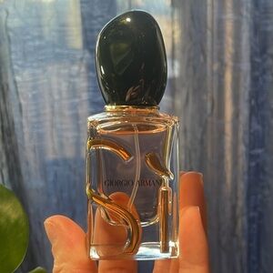 Giorgio Armani Si Fragrance with Black Cap and Clear Bottle